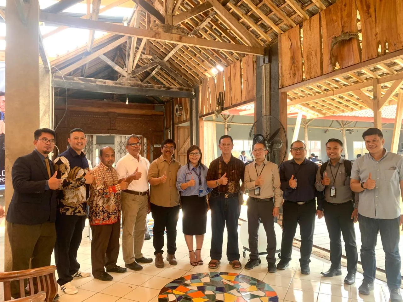 Foto Bersama Manajemen & Mitra Peresmian Cabang Sukabumi
